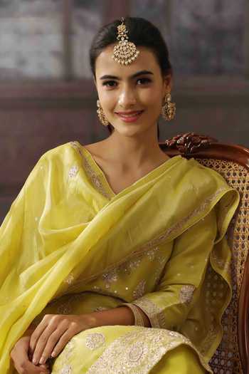 Solv Jewellery_Gold Plated Kamangi Embellished Maangtikka _Online_at_Aza_Fashions