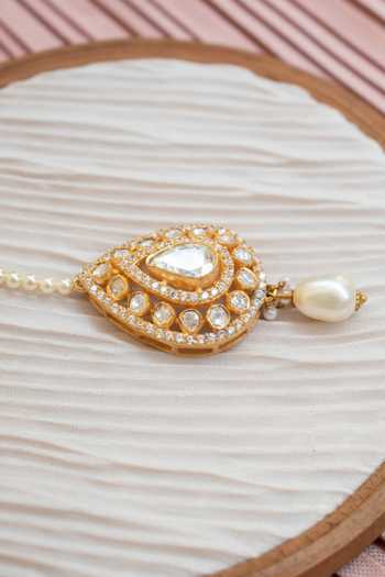 Solv Jewellery Gold Plated Himanshi Embellished Maangtikka Online at Aza Fashions Solv Jewellery_Gold Plated Himanshi Embellished Maangtikka _Online_at_Aza_Fashions