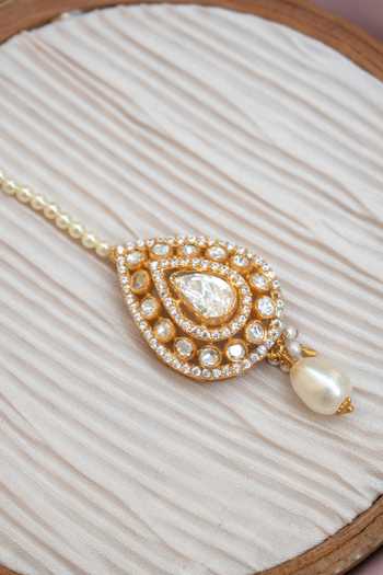 Shop Solv Jewellery Gold Plated Himanshi Embellished Maangtikka Online at Aza Fashions Shop_Solv Jewellery_Gold Plated Himanshi Embellished Maangtikka _Online_at_Aza_Fashions