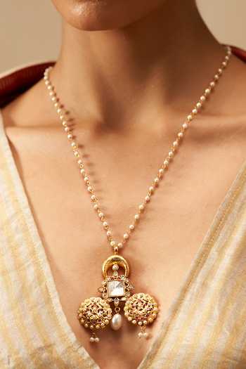 Solv Jewellery Sohni Embellished Necklace With Earrings 
