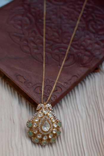 Solv Jewellery Leaf Halo Shaped Pendant Neck Chain 