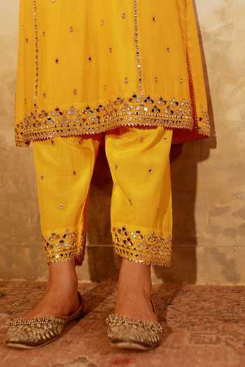 Buy_Pooja Popli_Yellow Chanderi Silk, Muslin, Silk, Nazakat Mango Mirror Work Kurta Salwar Set 