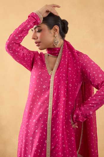 Pooja Popli Fuchsia Silk, Cotton V-neck, Yes Bandhej Print Kurta Set Online at Aza Fashions Pooja Popli_Fuchsia Silk, Cotton V-neck, Yes Bandhej Print Kurta Set _Online_at_Aza_Fashions