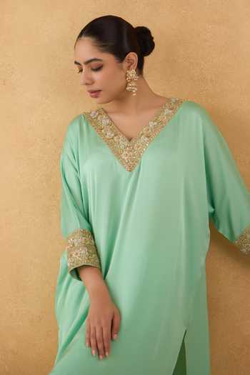 Pooja Popli Green Silk, Modal V-neck, Yes Embroidered Kurta And Floral Print Pant Set at Aza Fashions Pooja Popli_Green Silk, Modal V-neck, Yes Embroidered Kurta And Floral Print Pant Set _at_Aza_Fashions