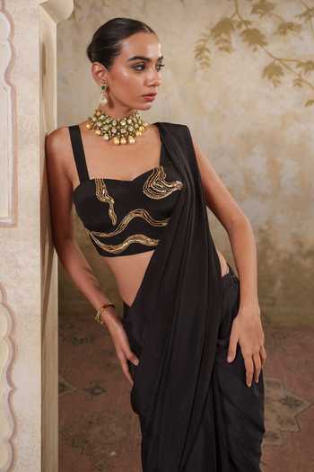 Shop Pooja Popli Black Crepe Sweetheart Neck Maya Pre-draped Saree With Embroidered Blouse Shop_Pooja Popli_Black Crepe Sweetheart Neck Maya Pre-draped Saree With Embroidered Blouse