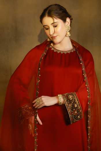 Afriya Maroon , Satin, Viscose, Silk Round Neck, Yes Kurta Pant Set at Aza Fashions Afriya_Maroon , Satin, Viscose, Silk Round Neck, Yes Kurta Pant Set _at_Aza_Fashions