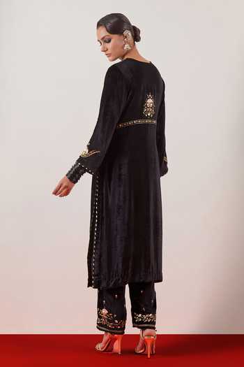 Anantaa By Roohi Black Floral Embroidered Velvet Kurta Set