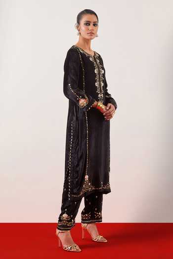Anantaa By Roohi Black Chanderi, Viscose, Tissue, Velvet Split Floral Embroidered Kurta Set Online at Aza Fashions Anantaa By Roohi_Black Chanderi, Viscose, Tissue, Velvet Split Floral Embroidered Kurta Set _Online_at_Aza_Fashions