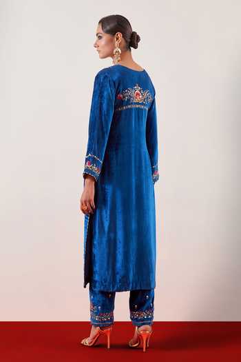 Anantaa By Roohi Blue Embroidered Velvet Kurta With Pant