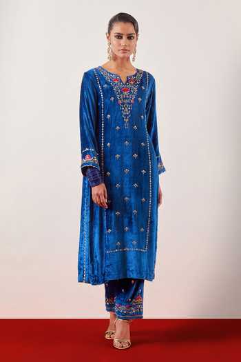 Anantaa By Roohi Blue Embroidered Velvet Kurta With Pant