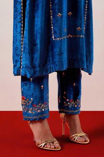 Anantaa By Roohi_Blue Viscose, Velvet Notched Neck, Yes Embroidered Kurta With Pant _at_Aza_Fashions