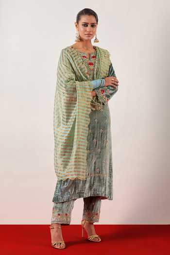 Anantaa By Roohi Green Embroidered Velvet Kurta Set