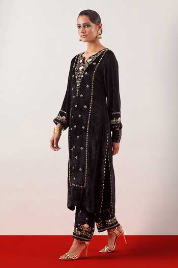 Anantaa By Roohi_Black Viscose, Velvet Notched Neck Embroidered Kurta With Pant _Online_at_Aza_Fashions