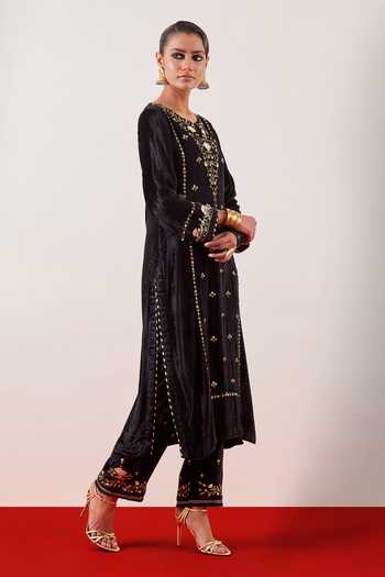 Buy_Anantaa By Roohi_Black Viscose, Velvet Notched Neck Embroidered Kurta With Pant _Online_at_Aza_Fashions