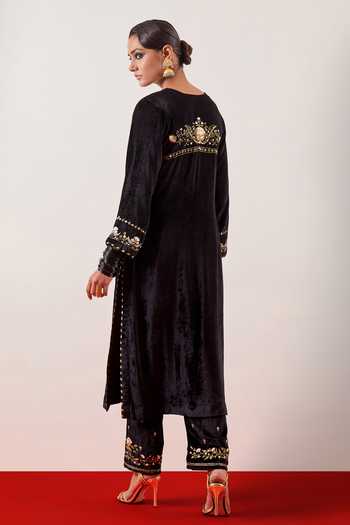 Anantaa By Roohi Black Embroidered Velvet Kurta Set