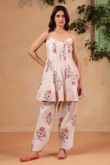 Anshu Wadhwa_Pink Organza, Chanderi Sweetheart Neck Hand Embroidered Anarkali Set _at_Aza_Fashions