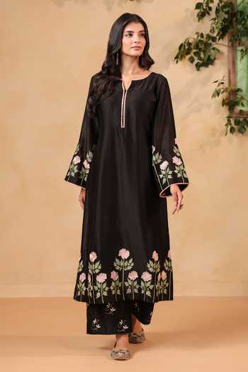 Anshu Wadhwa_Black Chanderi Split V-neck Embroidered Straight Kurta And Pant Set _Online_at_Aza_Fashions