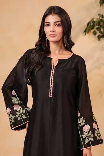 Buy_Anshu Wadhwa_Black Chanderi Split V-neck Embroidered Straight Kurta And Pant Set _Online_at_Aza_Fashions