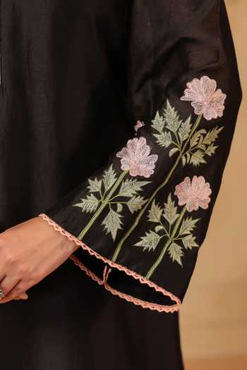 Anshu Wadhwa_Black Chanderi Split V-neck Embroidered Straight Kurta And Pant Set _at_Aza_Fashions