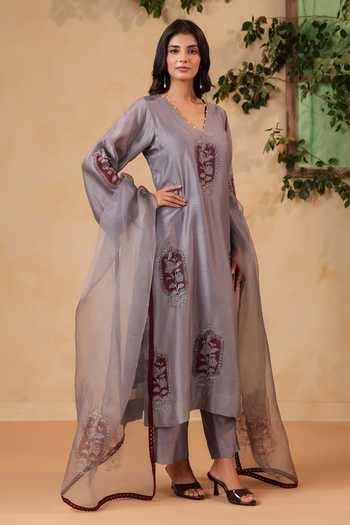 Buy_Anshu Wadhwa_Grey Organza, Chanderi V-neck, Yes Hand Painted Kurta Set _Online_at_Aza_Fashions