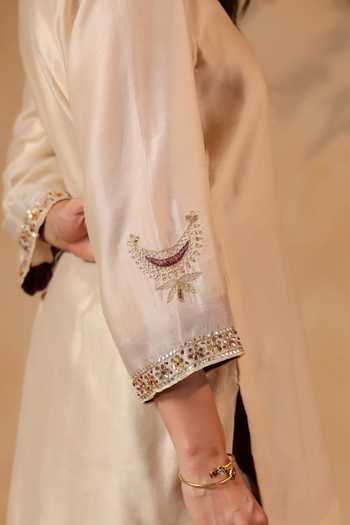 Anshu Wadhwa Beige Chanderi, Organza Split V-neck Hand Embroidered And Kurta Set Online at Aza Fashions Anshu Wadhwa_Beige Chanderi, Organza Split V-neck Hand Embroidered And Kurta Set _Online_at_Aza_Fashions