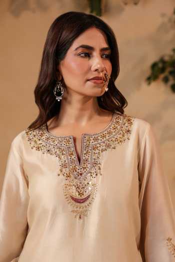 Anshu Wadhwa Beige Chanderi, Organza Split V-neck Hand Embroidered And Kurta Set at Aza Fashions Anshu Wadhwa_Beige Chanderi, Organza Split V-neck Hand Embroidered And Kurta Set _at_Aza_Fashions