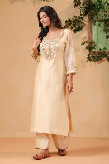 Anshu Wadhwa Gold Organza, Chanderi V-neck, Yes Hand Embroidered Kurta And Salwar Set Online at Aza Fashions Anshu Wadhwa_Gold Organza, Chanderi V-neck, Yes Hand Embroidered Kurta And Salwar Set _Online_at_Aza_Fashions