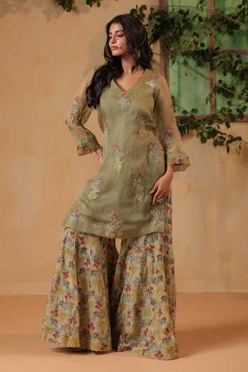Shop_Anshu Wadhwa_Green Organza, Chanderi V-neck, Yes Applique Embroidered Kurta Set _Online_at_Aza_Fashions