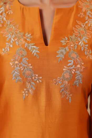 Buy_Anshu Wadhwa_Brown Chanderi Keyhole Neck, Yes Embroidered Kurta Set _Online_at_Aza_Fashions