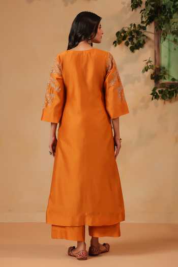 Anshu Wadhwa Embroidered Chanderi Kurta Set 
