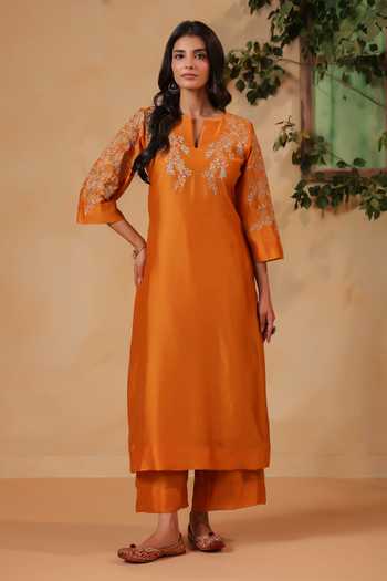 Anshu Wadhwa_Brown Chanderi Keyhole Neck, Yes Embroidered Kurta Set _at_Aza_Fashions