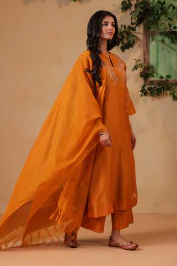 Anshu Wadhwa Embroidered Chanderi Kurta Set 