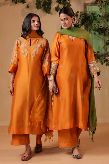 Buy_Anshu Wadhwa_Brown Chanderi Keyhole Neck, Yes Embroidered Kurta Set 