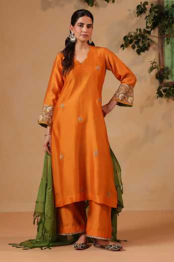 Anshu Wadhwa Hand Embroidered Chanderi Kurta Set 