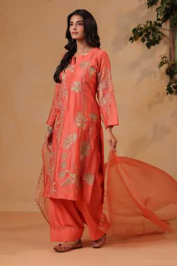 Anshu Wadhwa Embroidered Chanderi Kurta Set 