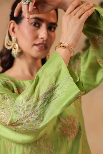 Anshu Wadhwa Green Chanderi Split V-neck, Yes Embroidered Kurta And Pant Set Online at Aza Fashions Anshu Wadhwa_Green Chanderi Split V-neck, Yes Embroidered Kurta And Pant Set _Online_at_Aza_Fashions