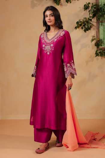 Anshu Wadhwa Embroidered Chanderi Kurta & Pant Set 