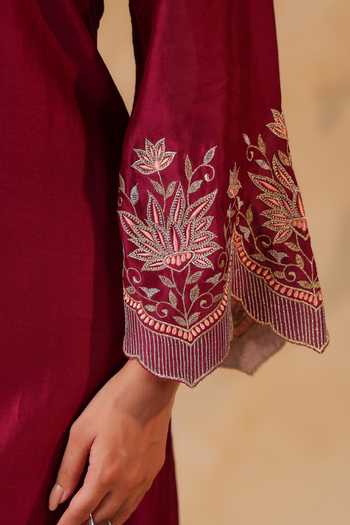 Anshu Wadhwa_Maroon Chanderi V-neck, Yes Embroidered Kurta Set _at_Aza_Fashions