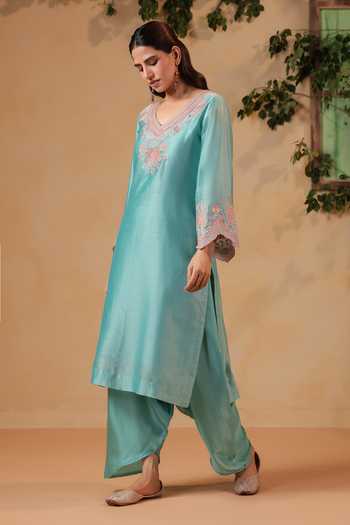 Anshu Wadhwa_Blue Chanderi V-neck, Yes Embroidered Kurta Set _Online_at_Aza_Fashions