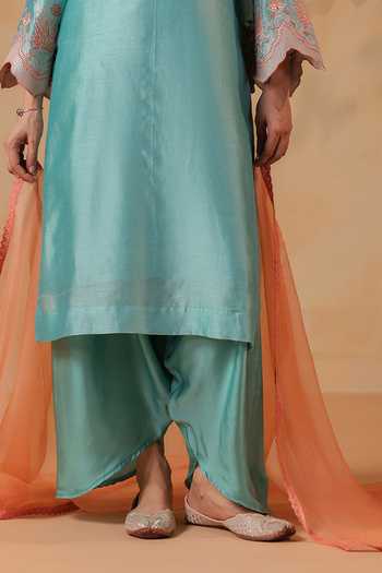 Buy_Anshu Wadhwa_Blue Chanderi V-neck, Yes Embroidered Kurta Set _Online_at_Aza_Fashions