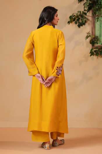 Anshu Wadhwa Embroidered Chanderi Kurta & Pant Set 