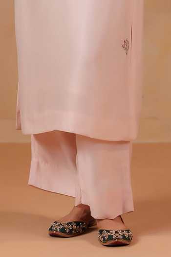 Anshu Wadhwa Pink Satin, Linen V-neck Hand Embroidered Kurta Set Online at Aza Fashions Anshu Wadhwa_Pink Satin, Linen V-neck Hand Embroidered Kurta Set _Online_at_Aza_Fashions