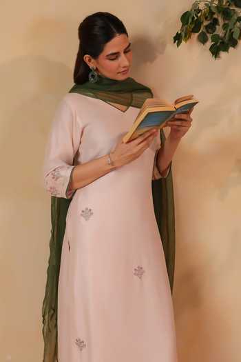 Anshu Wadhwa Pink Satin, Linen V-neck Hand Embroidered Kurta Set at Aza Fashions Anshu Wadhwa_Pink Satin, Linen V-neck Hand Embroidered Kurta Set _at_Aza_Fashions