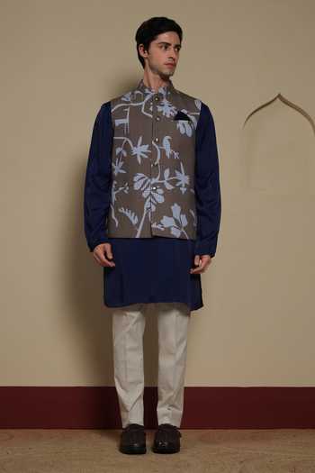 Lacquer Embassy The Vantaara Bundi & Kurta Set 