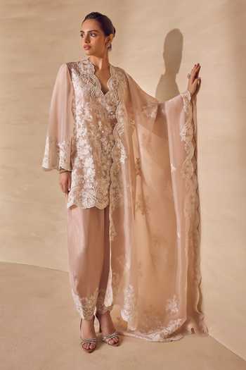 Shop Pankaj & Nidhi Pink Silk Organza V-neck Bloom Champagne Petal Kurta Set Online at Aza Fashions Shop_Pankaj & Nidhi_Pink Silk Organza V-neck Bloom Champagne Petal Kurta Set _Online_at_Aza_Fashions
