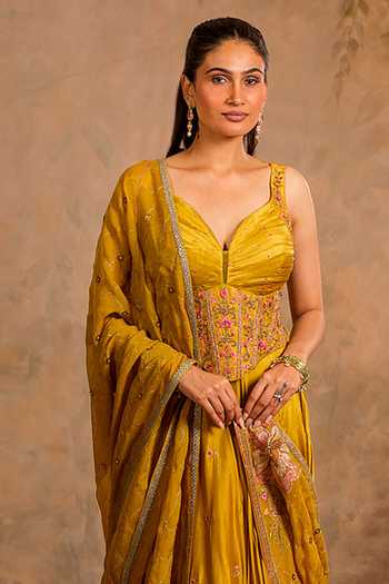 Studio Bagechaa Green Silk, Cotton, Organza Embroidery Sweetheart Neck, Saaz Corset Lehenga Set Online at Aza Fashions Studio Bagechaa_Green Silk, Cotton, Organza Embroidery Sweetheart Neck, Saaz Corset Lehenga Set _Online_at_Aza_Fashions