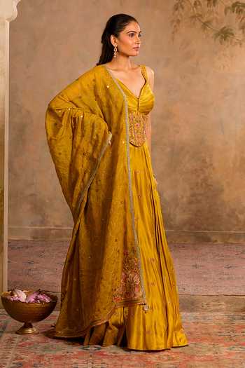 Shop Studio Bagechaa Green Silk, Cotton, Organza Embroidery Sweetheart Neck, Saaz Corset Lehenga Set Online at Aza Fashions Shop_Studio Bagechaa_Green Silk, Cotton, Organza Embroidery Sweetheart Neck, Saaz Corset Lehenga Set _Online_at_Aza_Fashions