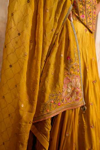 Studio Bagechaa Green Silk, Cotton, Organza Embroidery Sweetheart Neck, Saaz Corset Lehenga Set at Aza Fashions Studio Bagechaa_Green Silk, Cotton, Organza Embroidery Sweetheart Neck, Saaz Corset Lehenga Set _at_Aza_Fashions
