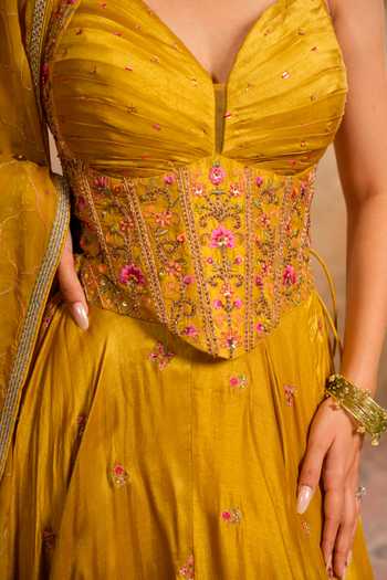 Shop Studio Bagechaa Green Silk, Cotton, Organza Embroidery Sweetheart Neck, Saaz Corset Lehenga Set Shop_Studio Bagechaa_Green Silk, Cotton, Organza Embroidery Sweetheart Neck, Saaz Corset Lehenga Set