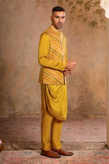 Studio Bagechaa Samar Embroidered Nehru Jacket & Kurta Set